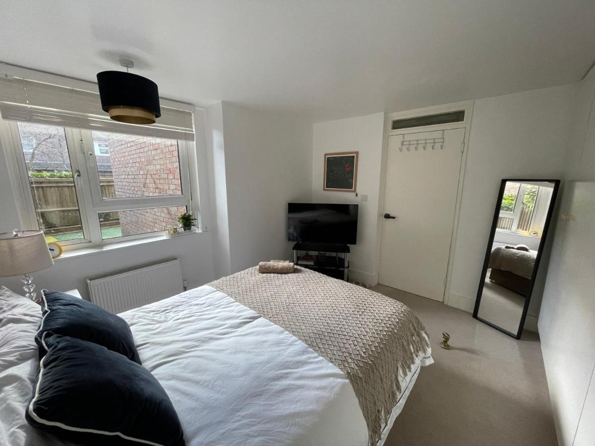 Peaceful & Modern Double Bedroom With Garden View London Exterior photo